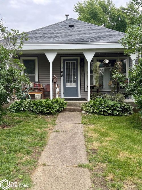 705 Maple St, Anita, IA, 50020-1136 | Card Image