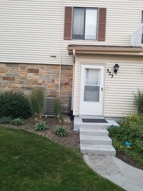333 Jefferson Ct, Vernon Hills, IL, 60061-1331 | Card Image