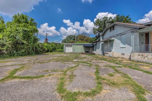 1063 E Parkway S, Memphis, TN, 38104-5816 | Card Image