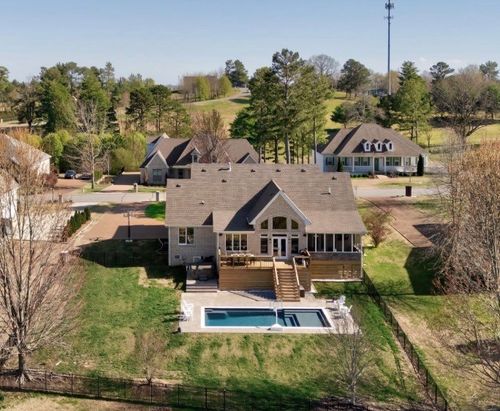 524 Country Club Dr, Dickson, TN, 37055-3174 | Card Image