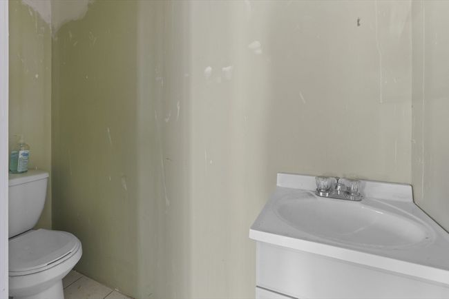 92 N Main St, House other with 4 bedrooms, 4 bathrooms and 7 parking in Raynham MA | Image 13