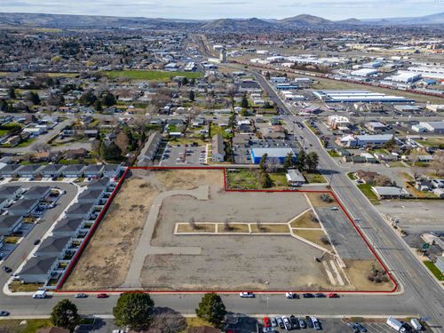 5705 W Clearwater Ave, Kennewick, WA, 99336 | Card Image