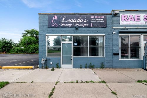 19335 Van Dyke St, Detroit, MI, 48234-3323 | Card Image