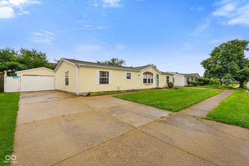 4697 W Ridge Dr, Columbus, IN, 47203-4717 | Card Image