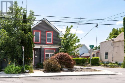 18 Pine St, Kingston, ON, K7K1W1 | Card Image
