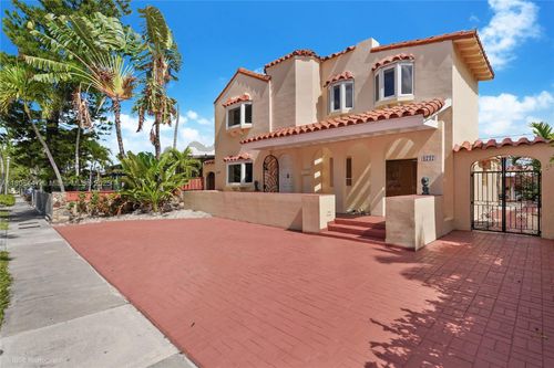 1727 Sw 11th Ter, MIAMI, FL, 33135-5111 | Card Image