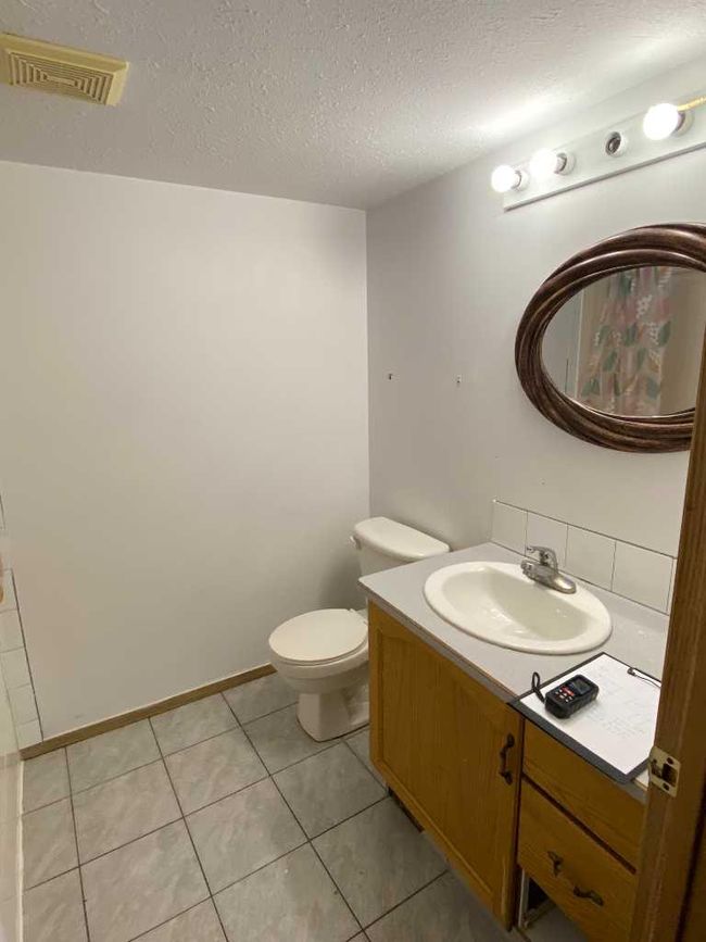 4-H - 104 Upland Trail W, Townhouse with 3 bedrooms, 2 bathrooms and 2 parking in Brooks AB | Image 9