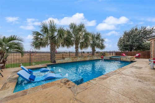 2435 Beachview Dr, Grand Prairie, TX, 75054-6817 | Card Image