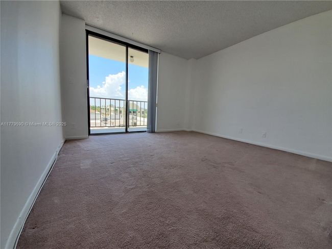 APT-608 - 2625 Collins Ave, Condo with 2 bedrooms, 2 bathrooms and null parking in Miami Beach FL | Image 8