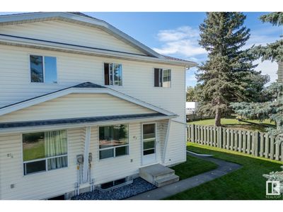 17 Imperial Cres, Townhouse with 2 bedrooms, 2 bathrooms and 1 parking in Devon AB | Image 1