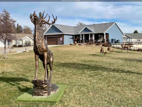 570 Loreta Ln, Le Mars, IA, 51031-3812 | Card Image