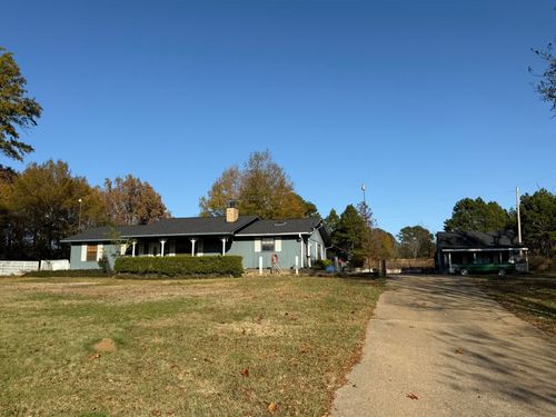 572 E Mountain Rd, Longview, TX, 75604-6817 | Card Image