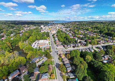 585 2 Nd Ave E, House other with 3 bedrooms, 2 bathrooms and 1 parking in Owen Sound ON | Image 2