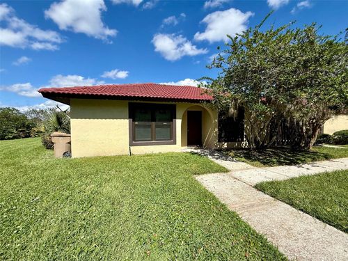 422 Hunter Cir, KISSIMMEE, FL, 34758-3327 | Card Image