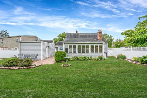 3 Appletree Ln, Levittown, NY, 11756-2205 | Card Image