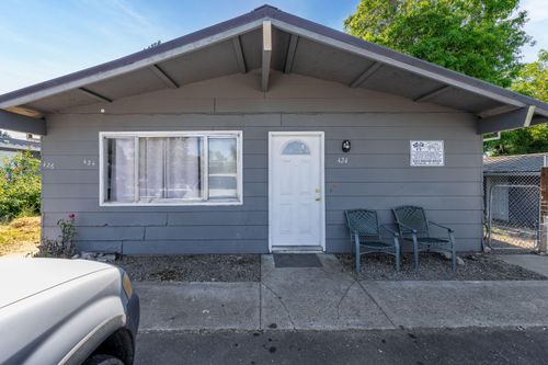 426-424 S Columbus Ave, Medford, OR, 97501-3066 | Card Image