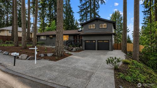 16142 Se 42nd Pl, Bellevue, WA, 98006-1820 | Card Image