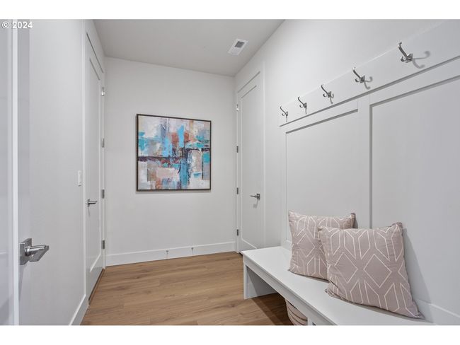 8870 Sw Mohegan Ln, House other with 5 bedrooms, 3 bathrooms and 3 parking in Tualatin OR | Image 18
