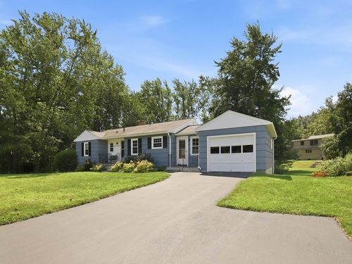 113 Stoneleigh Rd, Holden, MA, 01520-2468 | Card Image