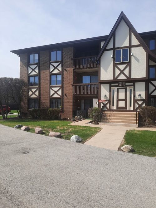 b-10541 Palos Pl, Palos Hills, IL, 60465-3276 | Card Image