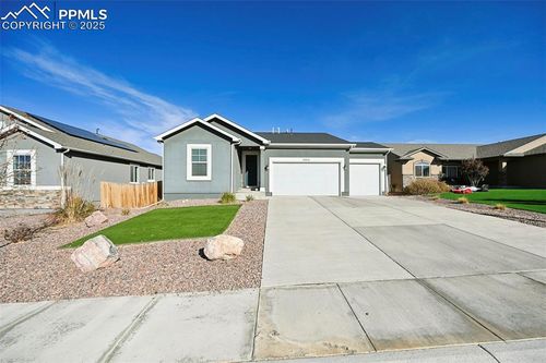 2215 Cliffmoor Ln, Pueblo, CO, 81008-2357 | Card Image