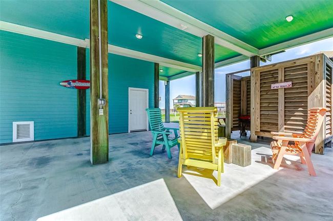 978 Seadrift Dr, House other with 3 bedrooms, 2 bathrooms and null parking in Crystal Beach TX | Image 6
