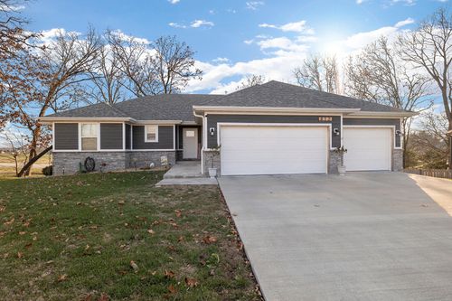 812 E Sugarmill Rd, Ozark, MO, 65721-4274 | Card Image