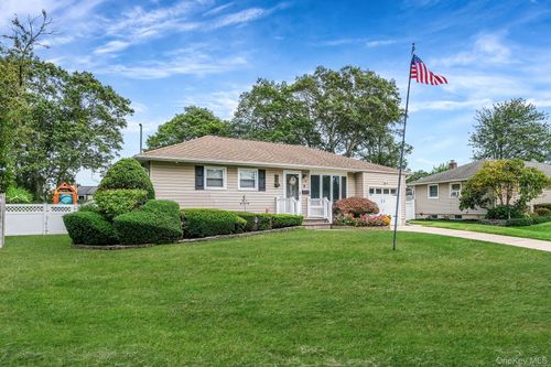 23 Bartley Ln, West Sayville, NY, 11796-1505 | Card Image