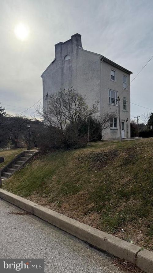 281 E Matsonford Rd, CONSHOHOCKEN, PA, 19428-2533 | Card Image