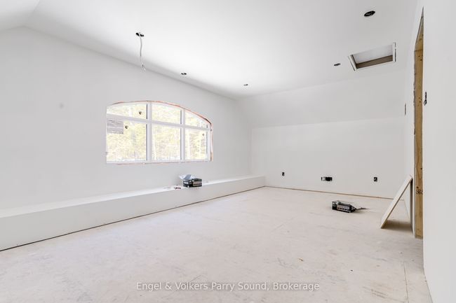 16 Lake Forest Dr, House other with 3 bedrooms, 3 bathrooms and 4 parking in McDougall ON | Image 13