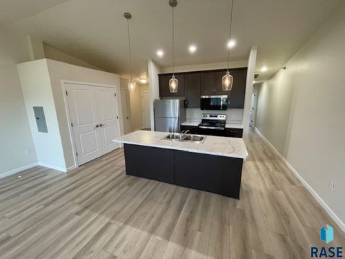 8-9308 W 32nd St Street, Sioux Falls, SD, 57106 | Card Image