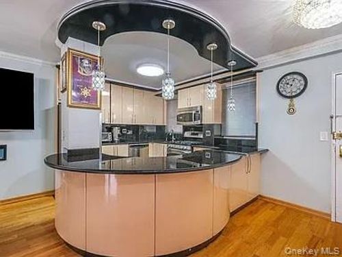 5e-98-05 63rd Road, New York, NY, 11374 | Card Image