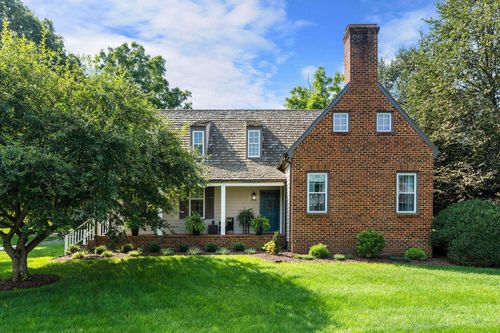 102 Smithleigh Cir, Staunton, VA, 24401-9048 | Card Image