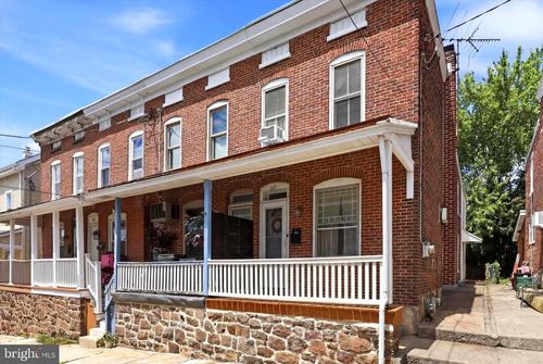 327 Summer St, ROYERSFORD, PA, 19468-1924 | Card Image