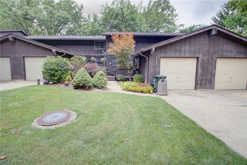 9420 Bassett Ln, North Royalton, OH, 44133-2815 | Card Image
