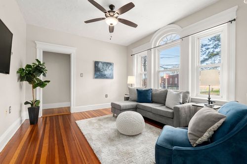 apt-2-221 Shurtleff St, Chelsea, MA, 02150-2940 | Card Image