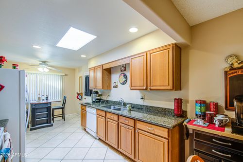 10022 W Kingswood Cir, Sun City, AZ, 85351-1922 | Card Image