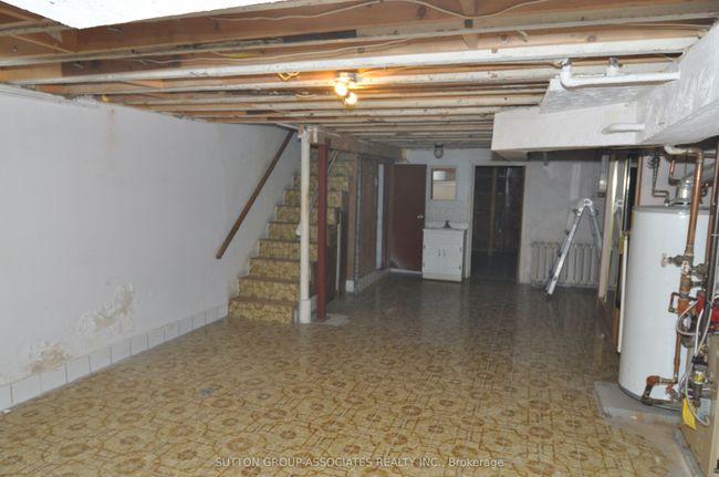 195 Montrose Ave, House attached with 3 bedrooms, 2 bathrooms and null parking in Toronto ON | Image 33