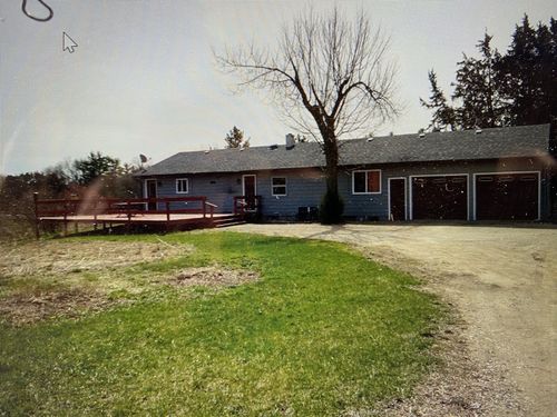 8206 Bull Valley Rd, Bull Valley, IL, 60098-8111 | Card Image