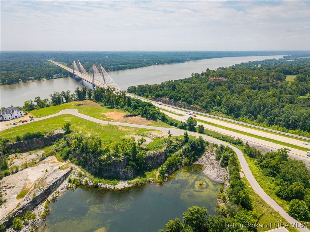 Land in Jeffersonville