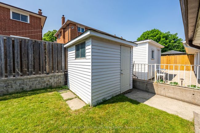 8 Petunias Rd, House attached with 4 bedrooms, 2 bathrooms and 3 parking in Brampton ON | Image 40