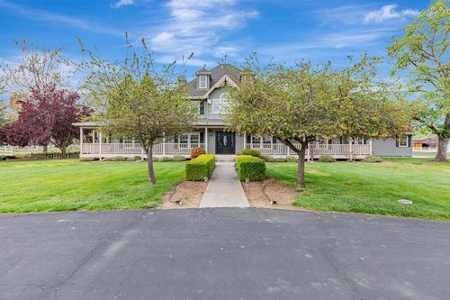 560 Tevis Trl, Hollister, CA, 95023-9045 | Card Image