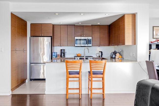 2602 - 400 Capilano Rd, Condo with 2 bedrooms, 2 bathrooms and 2 parking in Port Moody BC | Image 6