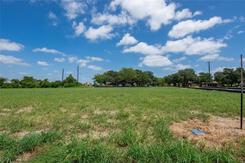 500 Trend View Dr, Weimar, TX, 78962 | Card Image