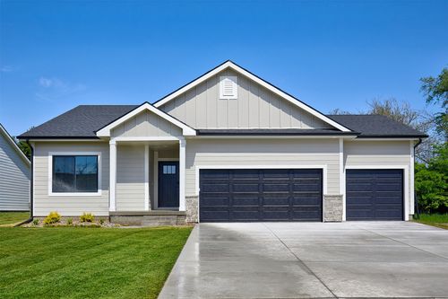 505 Walker St, Polk City, IA, 50226-2329 | Card Image