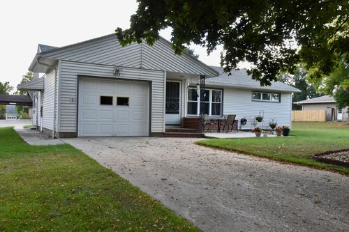1015 5th Pl, Sibley, IA, 51249-1419 | Card Image