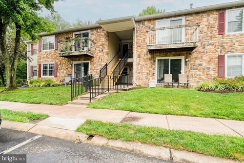 33 Coral Tree Ct, LAWRENCEVILLE, NJ, 08648-4817 | Card Image