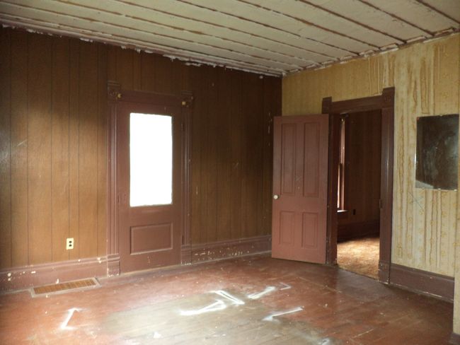 201 W Chestnut St, Home with 3 bedrooms, 1 bathrooms and null parking in Fairbury IL | Image 4