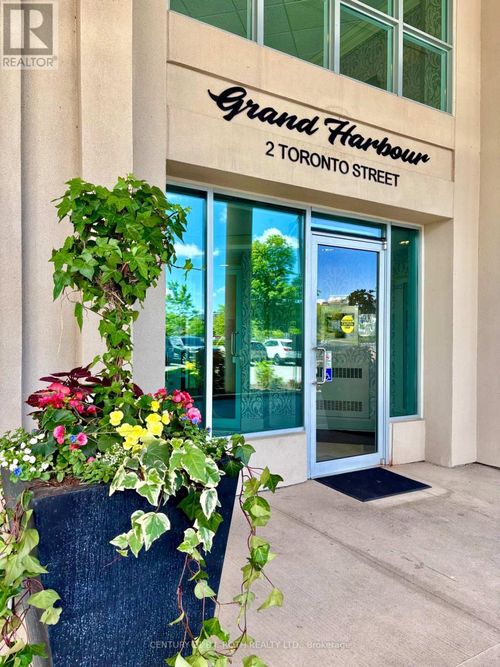 411-2 Toronto St, Barrie, ON, L4N9R2 | Card Image