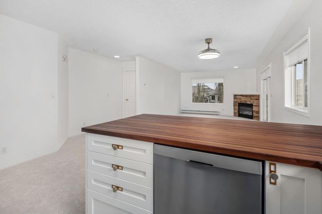2205 - 7451 Springbank Blvd Sw, Condo with 2 bedrooms, 2 bathrooms and 1 parking in Calgary AB | Image 13
